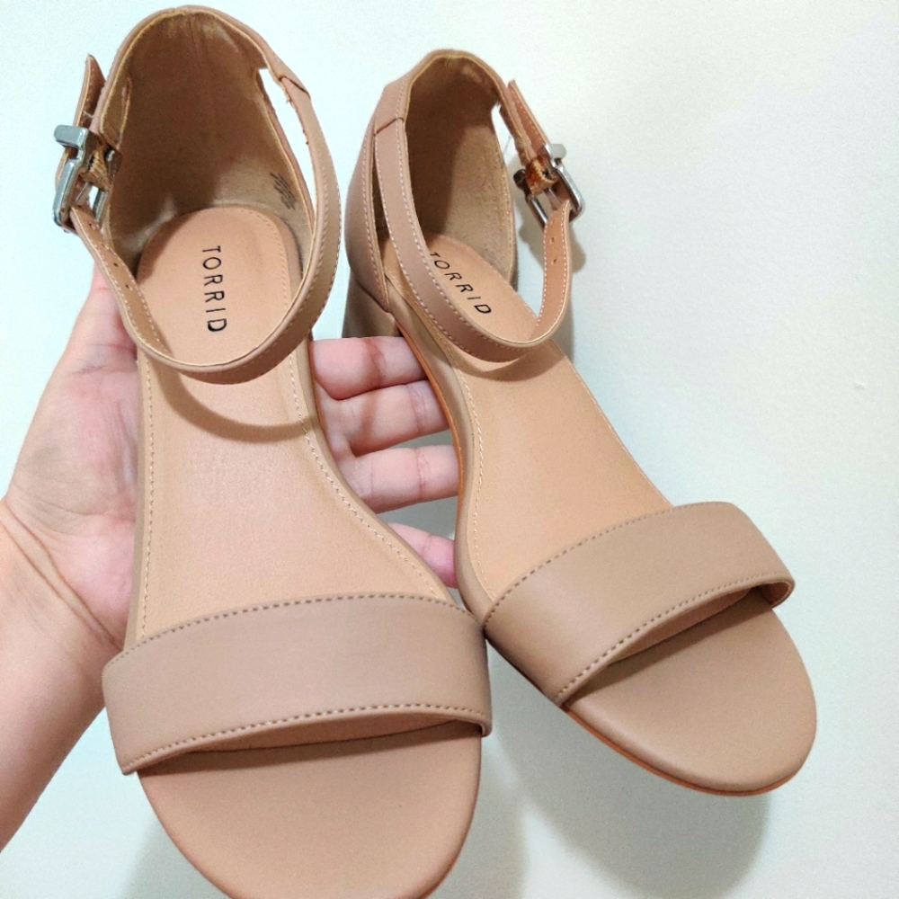 Nude heels wide feet